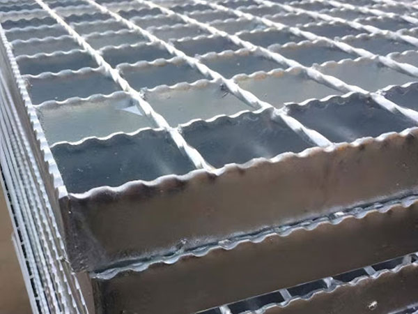 What exactly is steel grating?