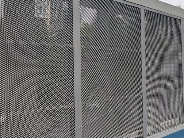 What are steel mesh protective screens for external scaffolding actually like?